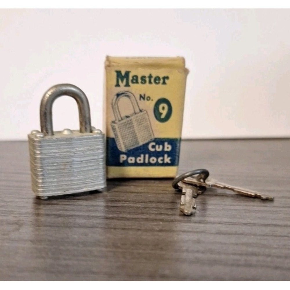 VINTAGE Master No. 9 Tiny Padlock Original Box 2 Keys Lock World's Finest USA